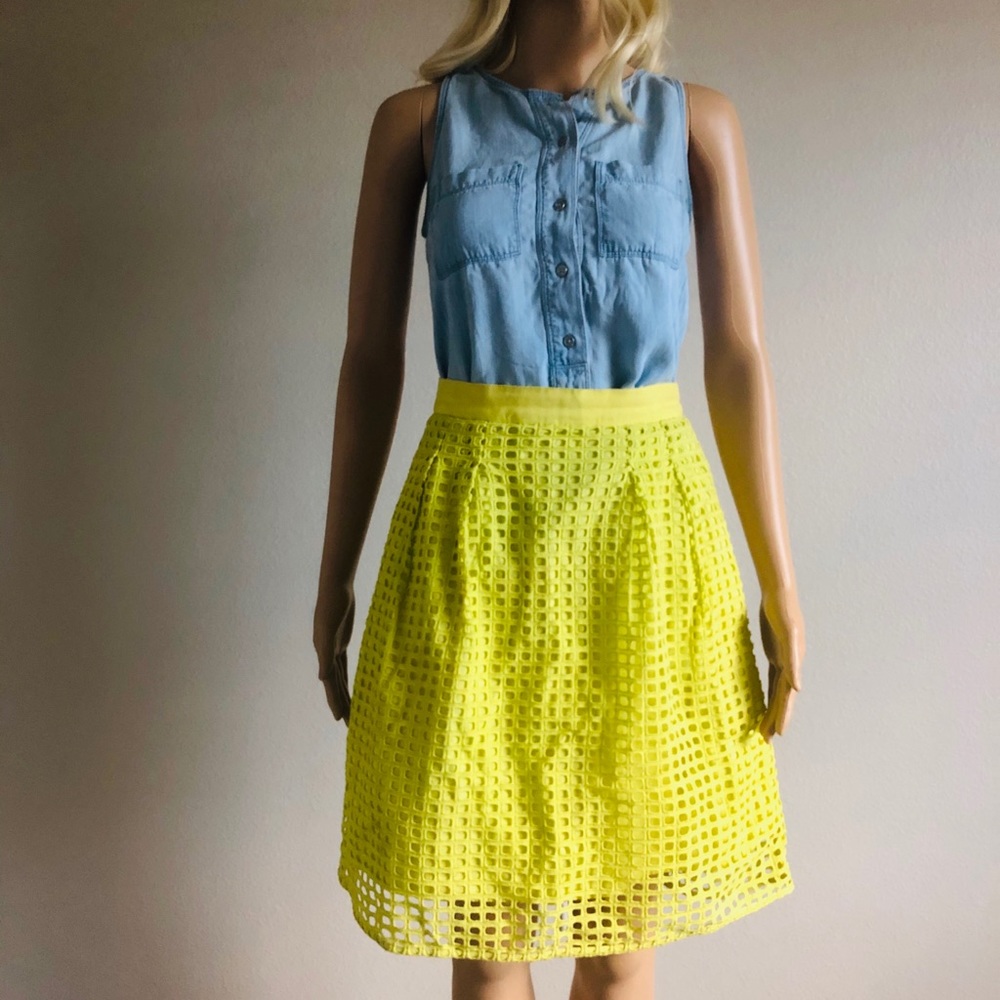 👗❤️HOST PICK❤️👗LOFT Eyelet Skirt SZ 0